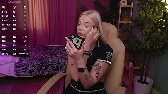 Leslie Caronn online show from April 23, 7:38 am