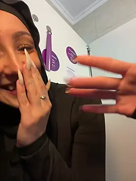 LuxBrunette  online show from April 25, 5:32 am