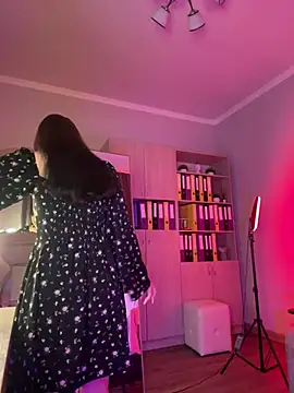 LuxBrunette  online show from April 17, 5:09 am