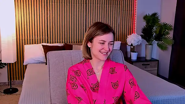 EmeraldGlow online show from April 21, 2:46 pm