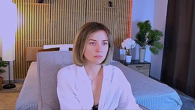 EmeraldGlow online show from April 25, 2:36 pm