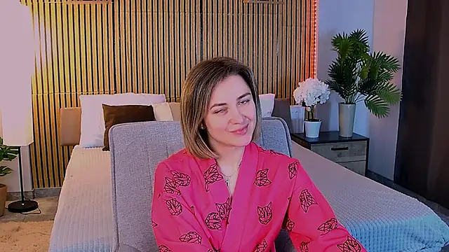 EmeraldGlow online show from April 23, 2:52 pm