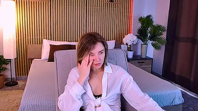 EmeraldGlow online show from April 27, 2:47 pm