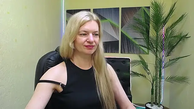 MelissaTyler online show from July 8, 8:49 am