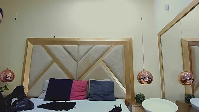 ElenaWatsonn online show from April 18, 8:09 pm