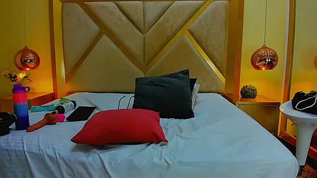 ElenaWatsonn online show from April 17, 10:01 pm