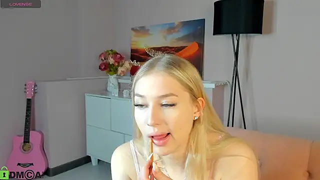 ChloeAlba online show from April 25, 4:04 am