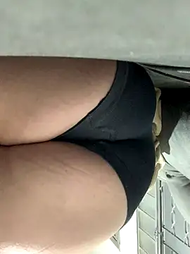 Loirinhaseexy01 online show from January 6, 5:16 pm