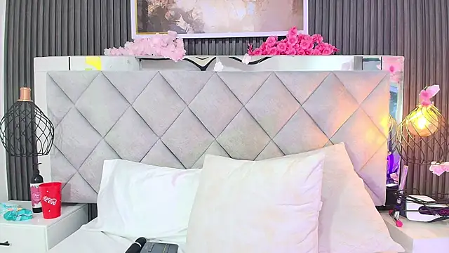 Sara Channel01 online show from March 31, 12:05 pm