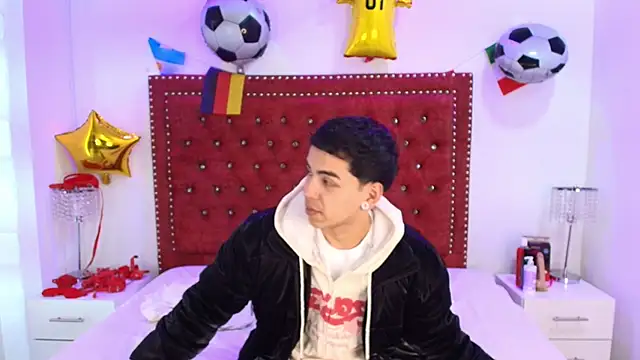 Jaden and sofia online show from July 17, 3:44 am