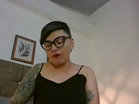 kat paradise online show from April 25, 2:14 pm