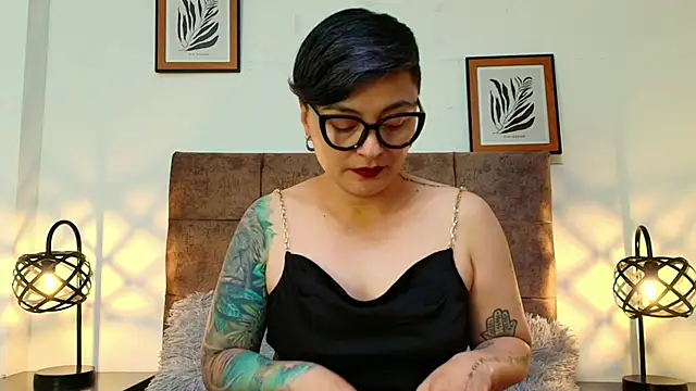 kat paradise online show from April 26, 2:15 pm