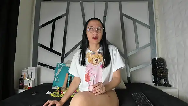 Lunahot68 online show from April 29, 2:48 am