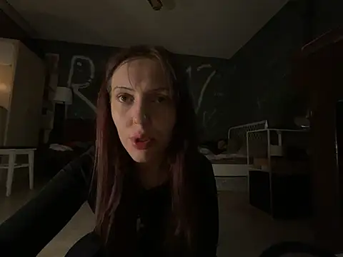 EmmaLyrica online show from April 18, 11:15 pm