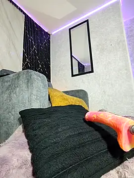 Isis Hot   online show from April 22, 11:29 am