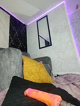 Isis Hot   online show from April 20, 6:11 pm