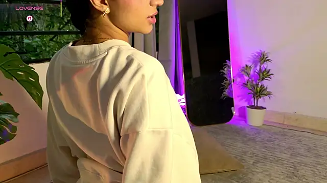 adelineevs online show from May 23, 10:46 am