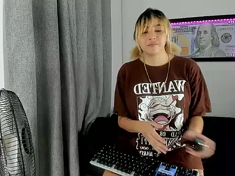 Sandy straw online show from April 28, 11:36 am