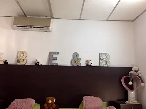 Flabia Roses online show from January 17, 9:00 pm