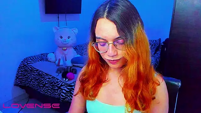 lillykittyyy online show from March 27, 3:30 am