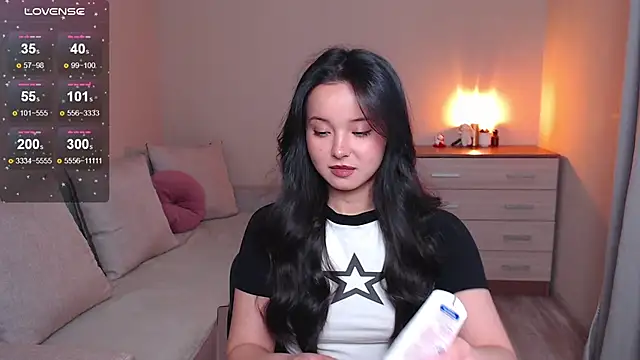 Snapshot of lia_hetty chatting on October 6, 2:23 pm lia hetty online show from October 6, 2:23 pm