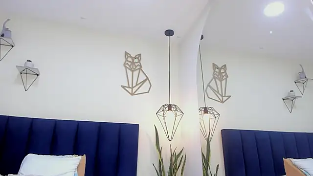 mayaevansmg online show from April 27, 1:52 pm