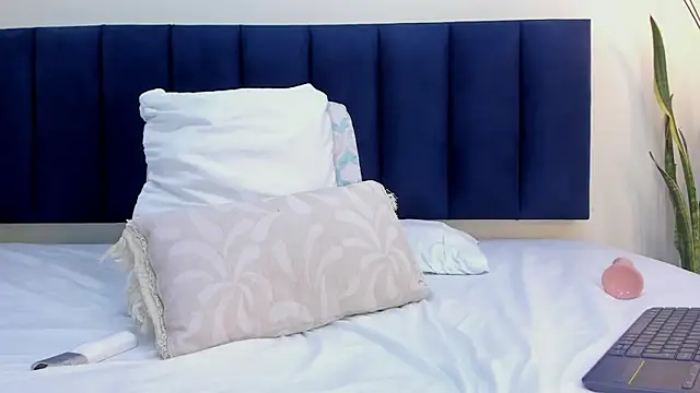 mayaevansmg online show from April 23, 12:29 pm