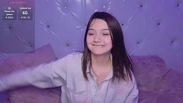 xxxnaughtyfoxyxxx online show from April 26, 5:10 pm