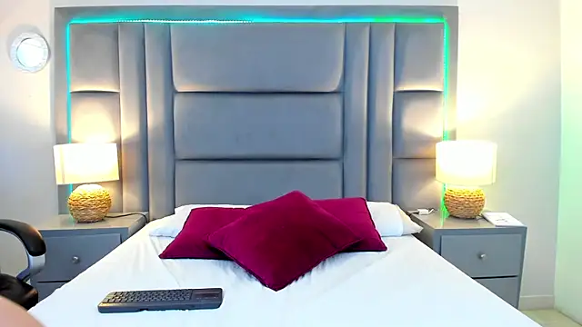 CintiaHolms online show from February 19, 3:06 am