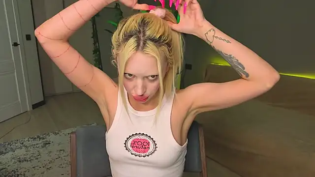 Luna Beverly online show from April 28, 8:13 pm