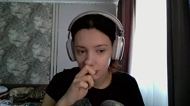 LxayBloom online show from February 22, 9:43 am