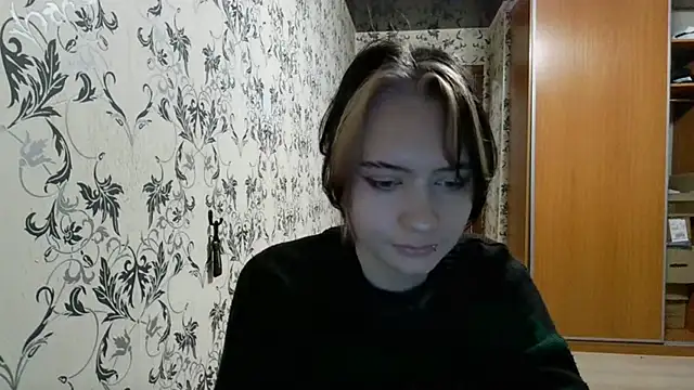 LxayBloom online show from April 26, 1:14 am