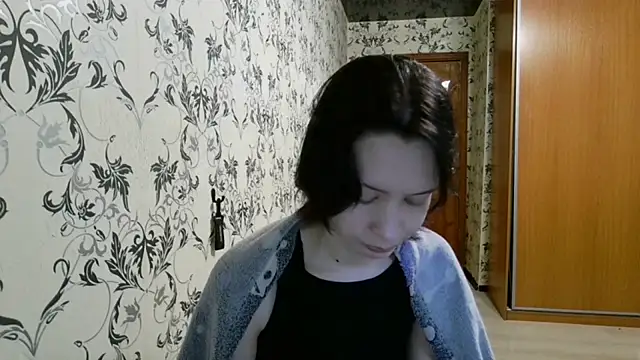 LxayBloom online show from April 22, 2:52 am