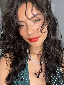 auroramooon online show from March 8, 4:49 am