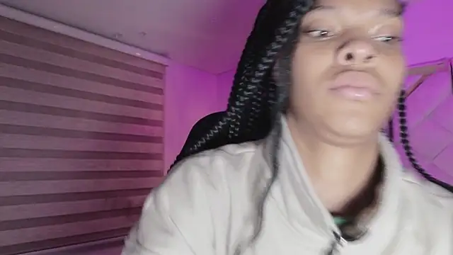 mia gatesvg online show from March 7, 3:46 am