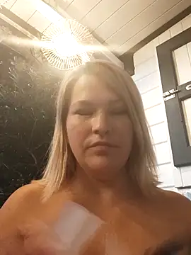 Pxetiteblonde1 online show from April 23, 2:19 pm