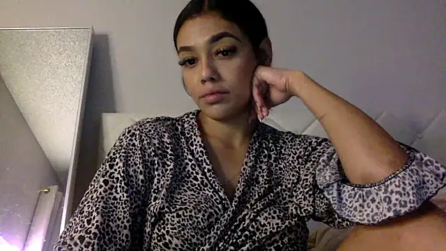 layla223 online show from January 8, 5:33 am