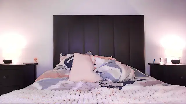 emilynoir   online show from March 6, 12:11 pm