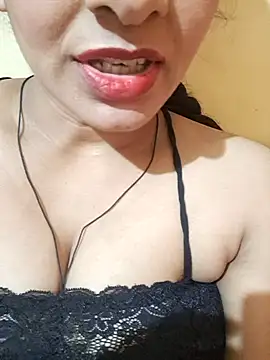 MILFybar online show from May 4, 7:50 pm