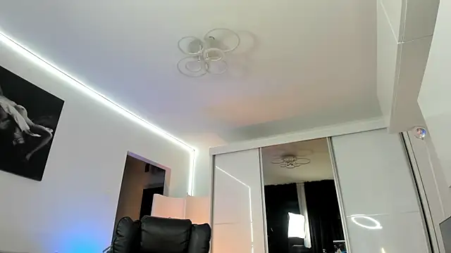 Ivy Bellee online show from April 24, 5:43 am