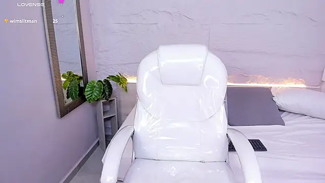 lanna 18  online show from April 23, 12:29 pm