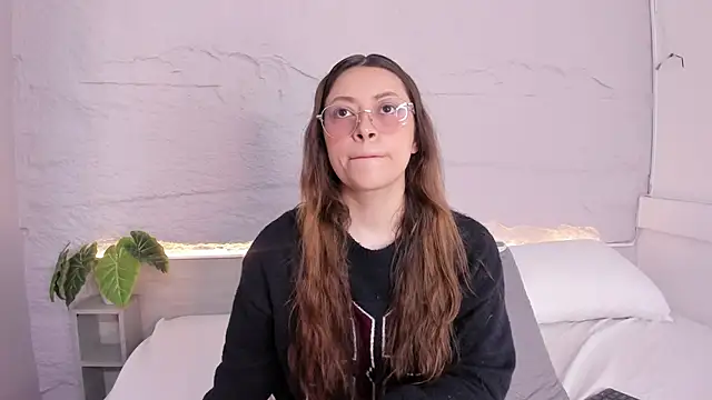 lanna 18  online show from March 23, 1:28 pm