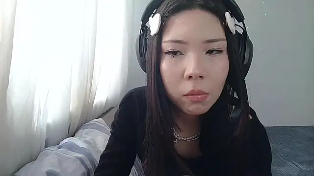 AprilOnilll online show from January 10, 9:25 am