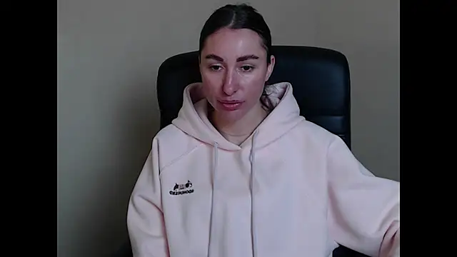 cammila horn online show from April 30, 6:40 am