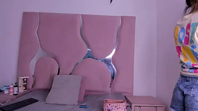 sharithasm online show from April 25, 8:17 pm