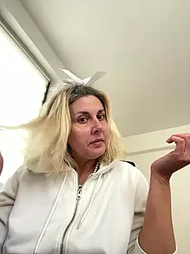 Amelia9798 online show from January 15, 12:44 pm