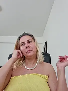 Amelia9798 online show from April 25, 12:41 pm