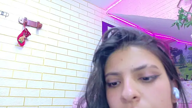 millybell303av online show from February 26, 11:48 pm