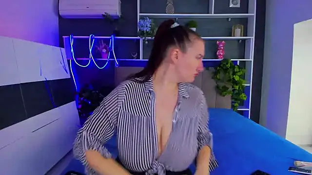 StephieRousee online show from March 6, 6:52 am