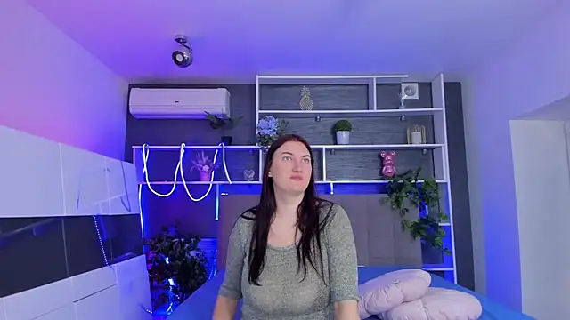 StephieRousee online show from April 27, 5:15 am